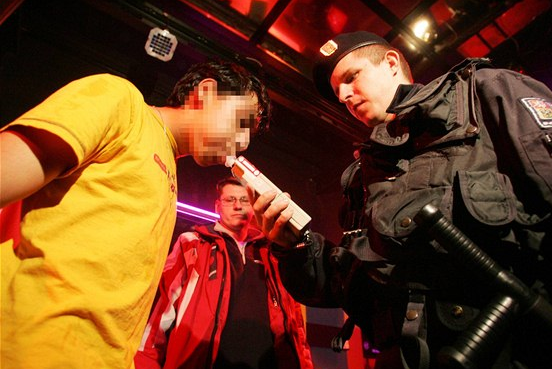 V Česku jsou závislé stále mladší děti. Chybí pro ně ambulance.